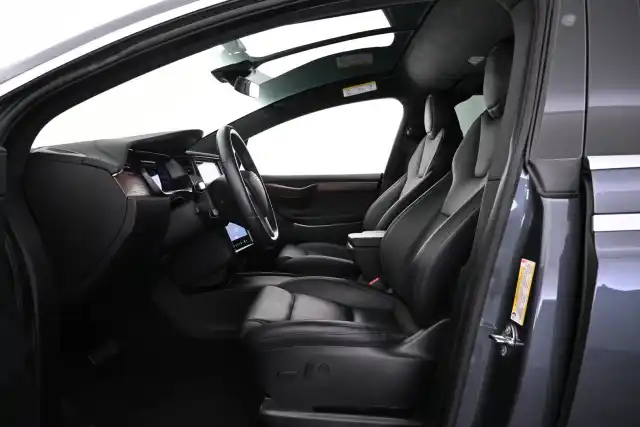 Harmaa Maastoauto, Tesla Model X – VAR-87042