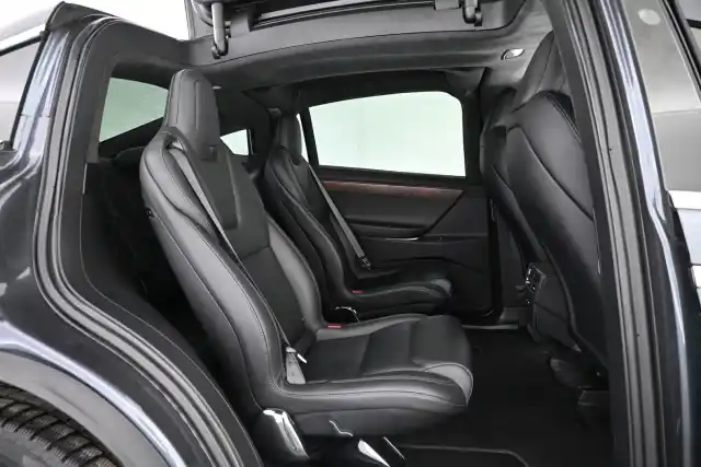 Harmaa Maastoauto, Tesla Model X – VAR-87042