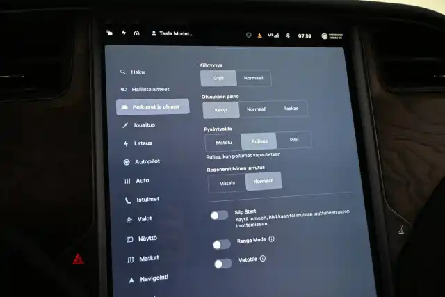Harmaa Maastoauto, Tesla Model X – VAR-87042