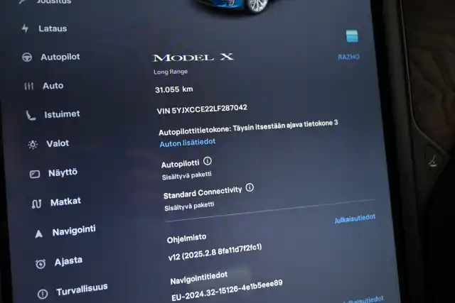 Harmaa Maastoauto, Tesla Model X – VAR-87042