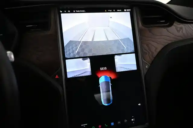 Harmaa Maastoauto, Tesla Model X – VAR-87042