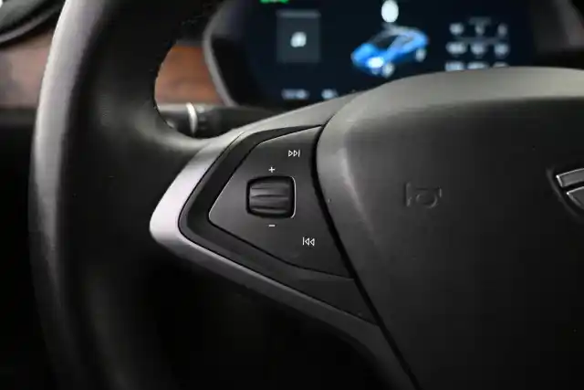 Harmaa Maastoauto, Tesla Model X – VAR-87042