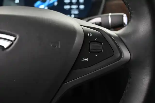 Harmaa Maastoauto, Tesla Model X – VAR-87042