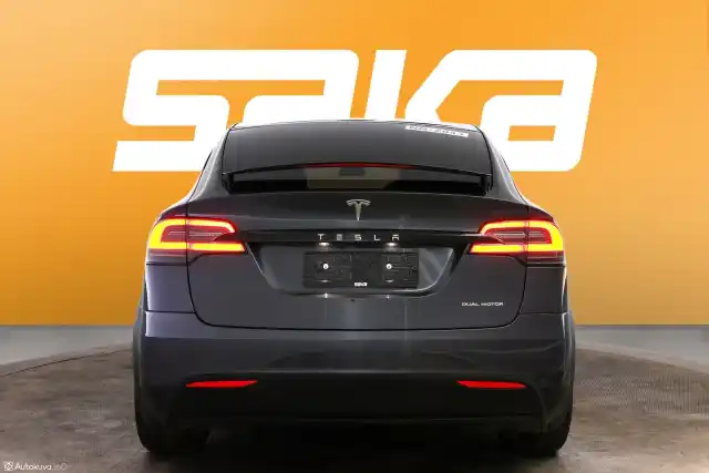 Harmaa Maastoauto, Tesla Model X – VAR-87042