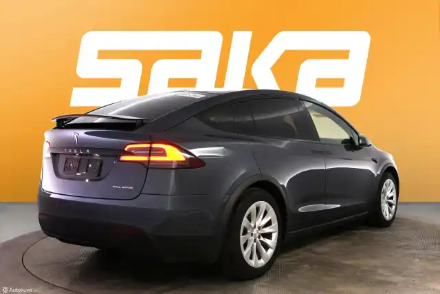 Harmaa Maastoauto, Tesla Model X – VAR-87042