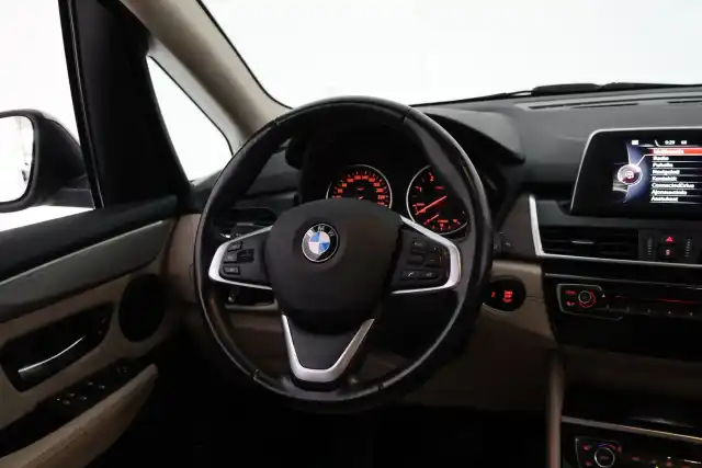  Tila-auto, BMW 220 – VAR-87157