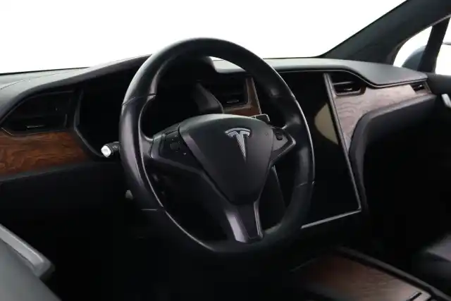 Harmaa Maastoauto, Tesla Model X – VAR-87376