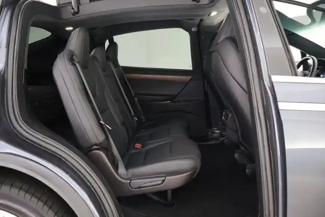 Harmaa Maastoauto, Tesla Model X – VAR-87376