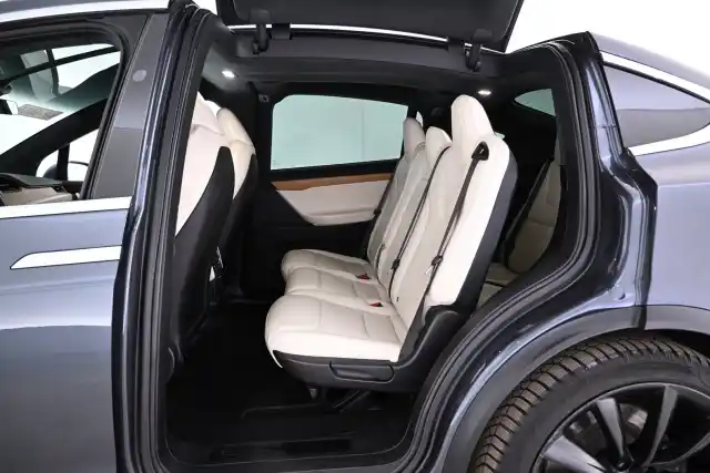 Harmaa Maastoauto, Tesla Model X – VAR-87408
