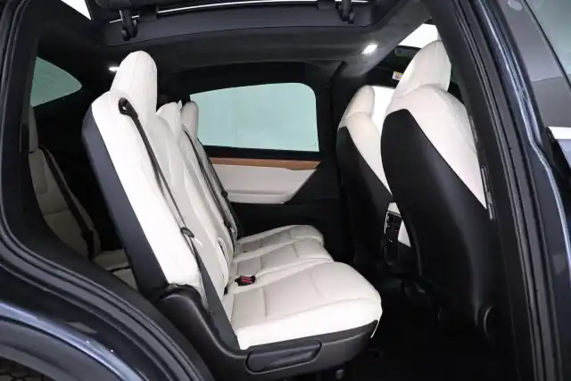 Harmaa Maastoauto, Tesla Model X – VAR-87408