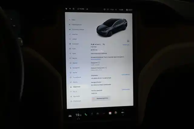 Harmaa Maastoauto, Tesla Model X – VAR-87408