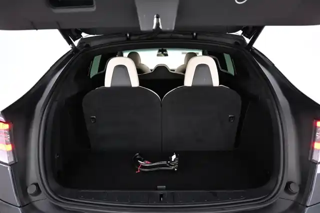 Harmaa Maastoauto, Tesla Model X – VAR-87408