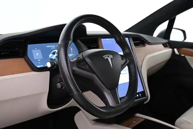 Harmaa Maastoauto, Tesla Model X – VAR-87408
