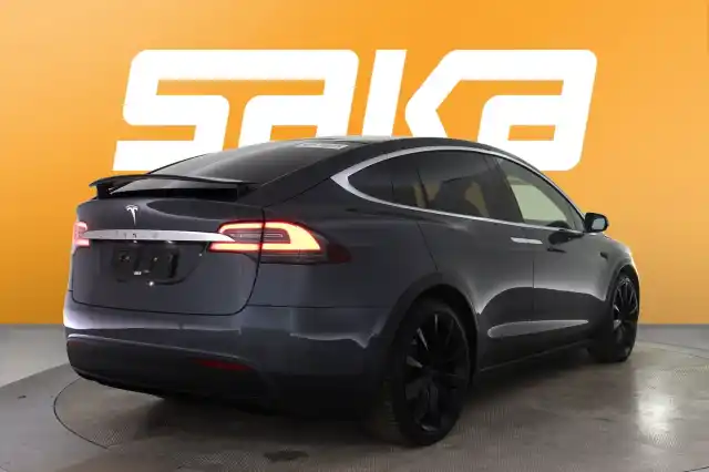 Harmaa Maastoauto, Tesla Model X – VAR-87408