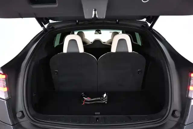 Harmaa Maastoauto, Tesla Model X – VAR-87408