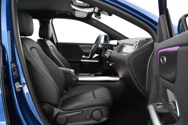 Sininen Maastoauto, Mercedes-Benz EQA – VAR-87456