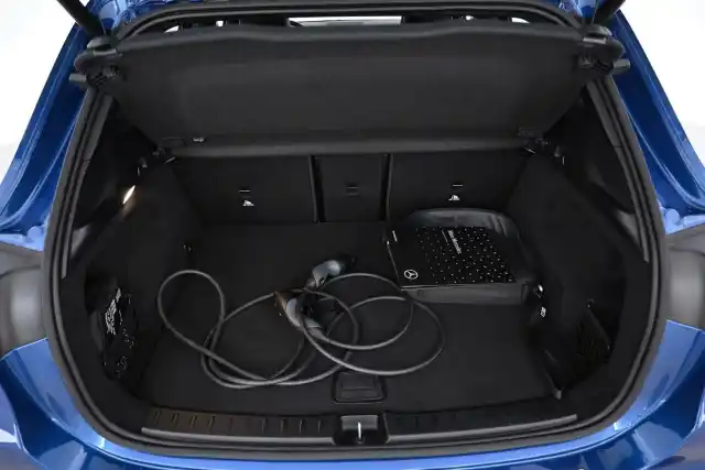 Sininen Maastoauto, Mercedes-Benz EQA – VAR-87456