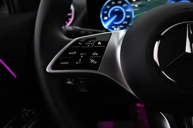 Sininen Maastoauto, Mercedes-Benz EQA – VAR-87456