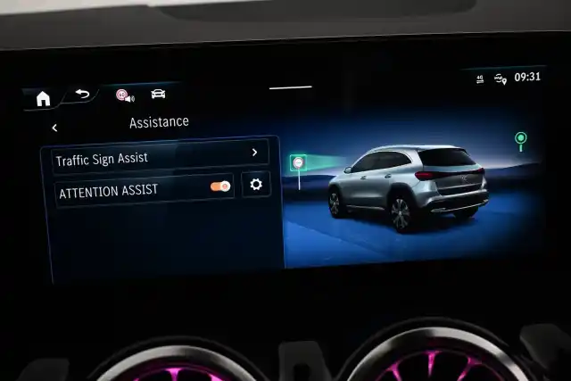 Sininen Maastoauto, Mercedes-Benz EQA – VAR-87456