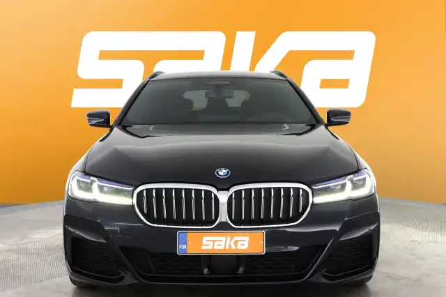 Musta Farmari, BMW 530 – VAR-87538