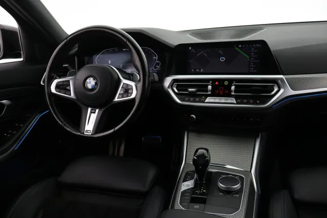 Musta Farmari, BMW 330 – VAR-87577
