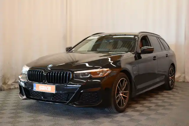 Musta Farmari, BMW 530 – VAR-87884