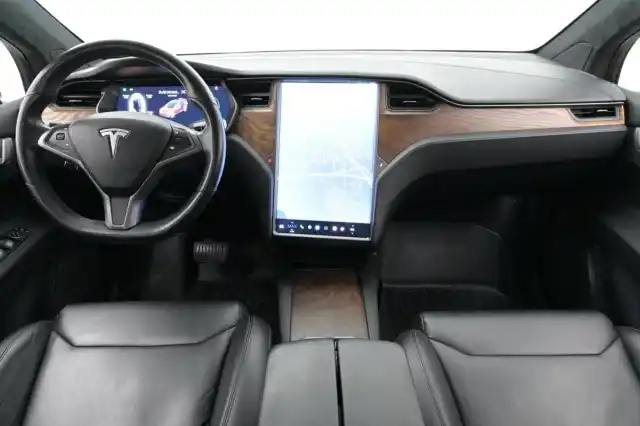 Punainen Maastoauto, Tesla Model X – VAR-88301