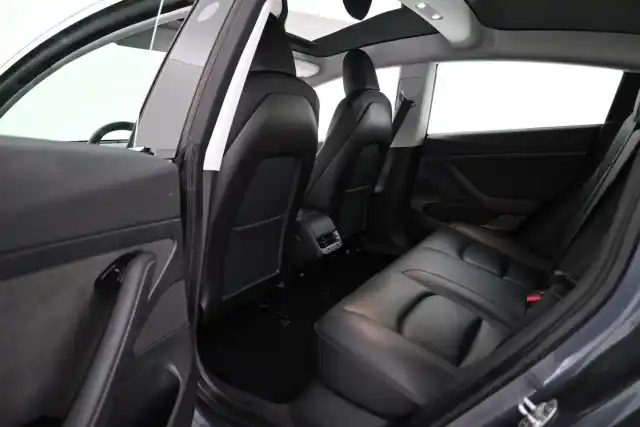 Harmaa Sedan, Tesla Model 3 – VAR-88417