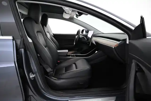 Harmaa Sedan, Tesla Model 3 – VAR-88417