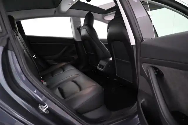 Harmaa Sedan, Tesla Model 3 – VAR-88417