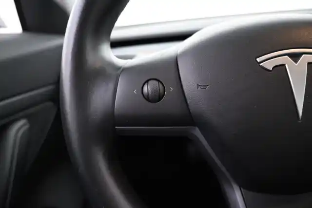 Harmaa Sedan, Tesla Model 3 – VAR-88417