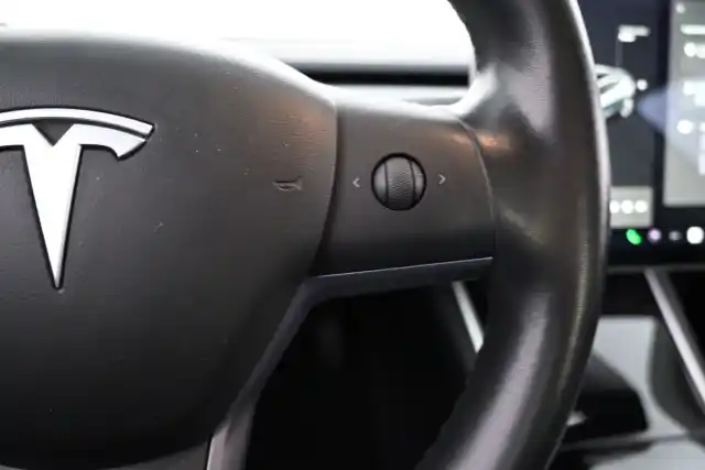 Harmaa Sedan, Tesla Model 3 – VAR-88417