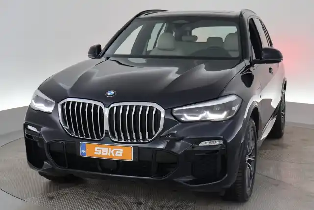 Musta Maastoauto, BMW X5 – VAR-88428