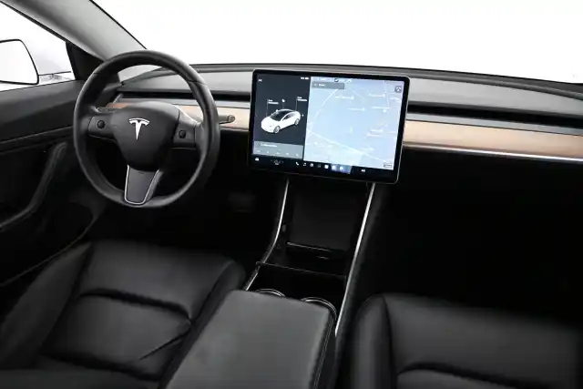 Valkoinen Sedan, Tesla Model 3 – VAR-88759