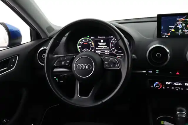 Sininen Viistoperä, Audi A3 – VAR-89068