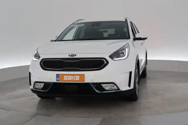 Valkoinen Maastoauto, Kia NIRO – VAR-89094