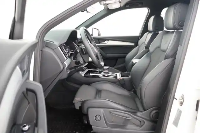 Valkoinen Maastoauto, Audi Q5 – VAR-89174