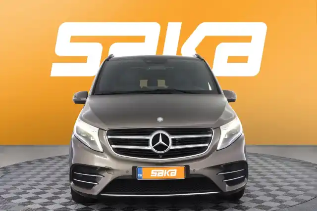 Ruskea Tila-auto, Mercedes-Benz V – VAR-89210