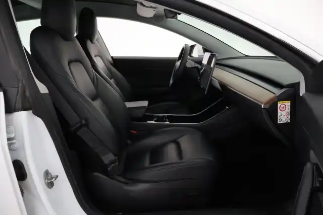 Valkoinen Viistoperä, Tesla Model 3 – VAR-89355