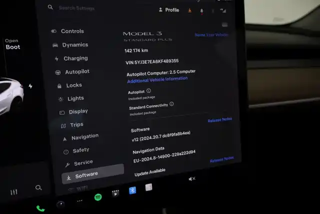 Valkoinen Viistoperä, Tesla Model 3 – VAR-89355