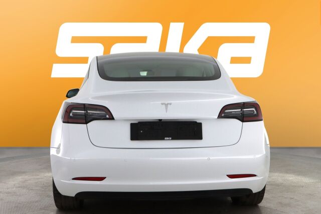 Valkoinen Sedan, Tesla Model 3 – VAR-89372