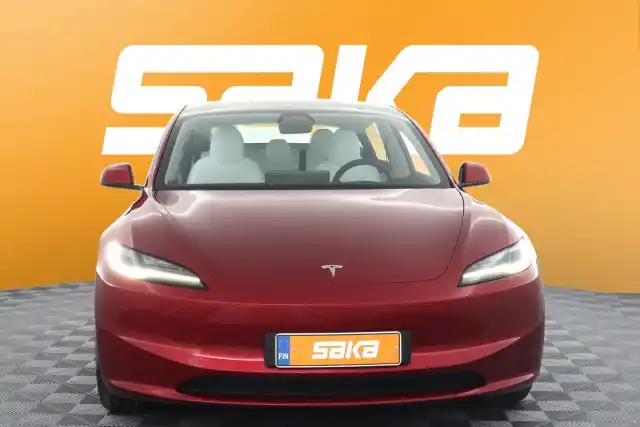 Punainen Sedan, Tesla Model 3 – VAR-89460