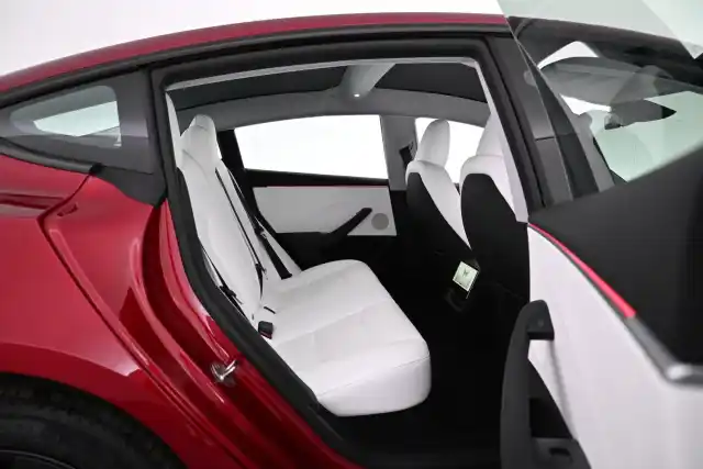 Punainen Sedan, Tesla Model 3 – VAR-89460