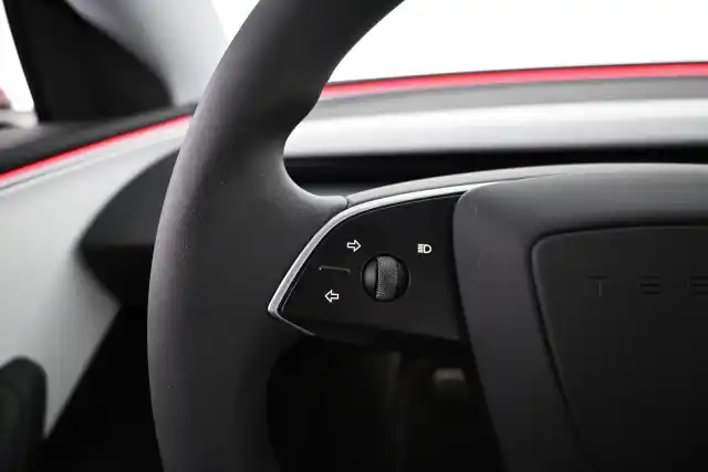 Punainen Sedan, Tesla Model 3 – VAR-89460