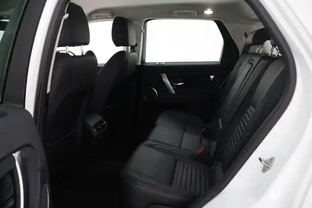 Valkoinen Maastoauto, Land Rover Discovery Sport – VAR-89488