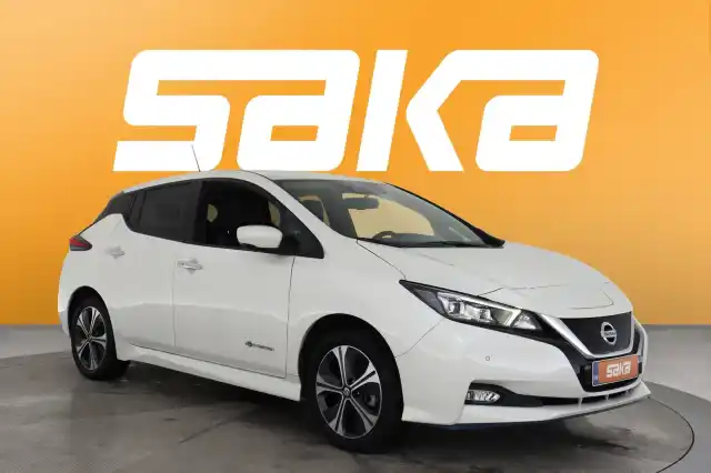 Valkoinen Viistoperä, Nissan Leaf – VAR-89583