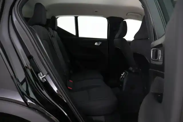 Musta Maastoauto, Volvo XC40 – VAR-89957