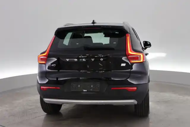 Musta Maastoauto, Volvo XC40 – VAR-89957