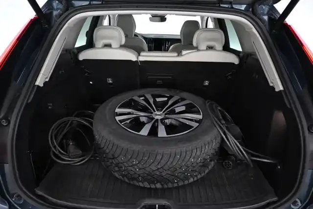 Sininen Maastoauto, Volvo XC60 – VAR-90062