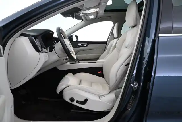 Sininen Maastoauto, Volvo XC60 – VAR-90062